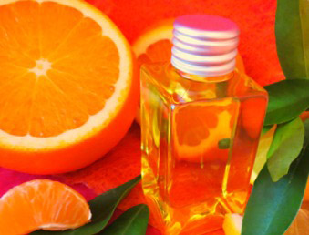 Πως θα φτιάξεις μόνη σου λάδι πορτοκαλιού (για την ομορφιά σου) σε ένα λεπτό!