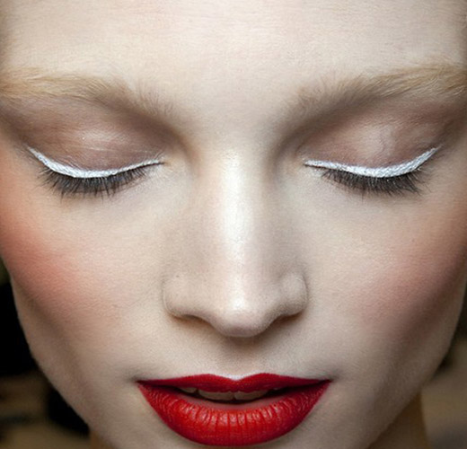 6 Τρόποι Να Χρησιμοποιήσεις Το Λευκό Eyeliner Στο Μακιγιάζ