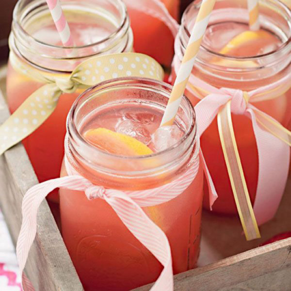 Σπιτική ροζ λεμονάδα: Η τέλεια επιλογή για τα ζεστά απογεύματα του καλοκαιριού!