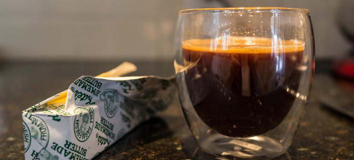 Η καινούρια μόδα που τρελαίνει: Ο καφές με το βούτυρο που βοηθά στη θεαματική απώλεια κιλών