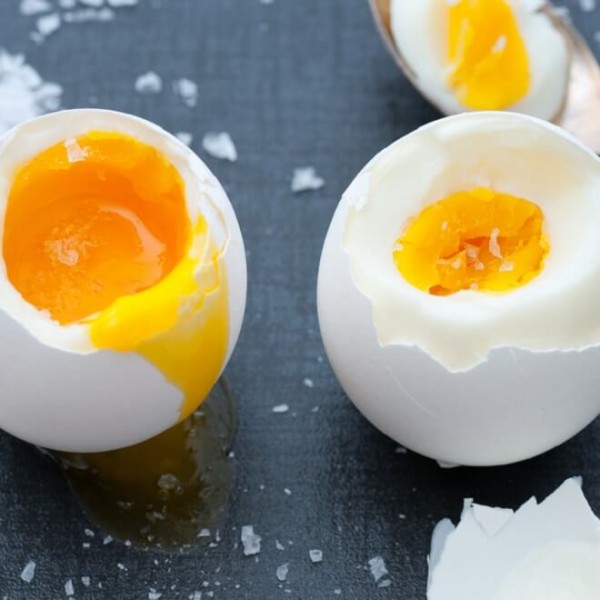 Πώς να βράσεις το αυγό σου τέλεια κάθε φορά (και πόσα μπορείς να τρως την εβδομάδα)