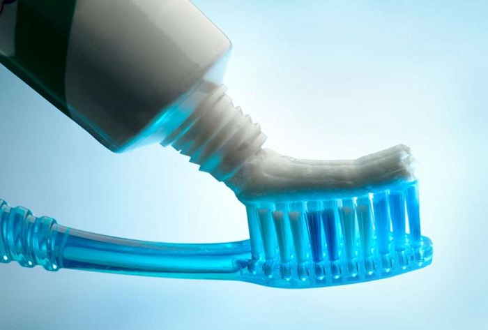 12 εναλλακτικές χρήσεις της οδοντόκρεμας που δεν γνώριζες