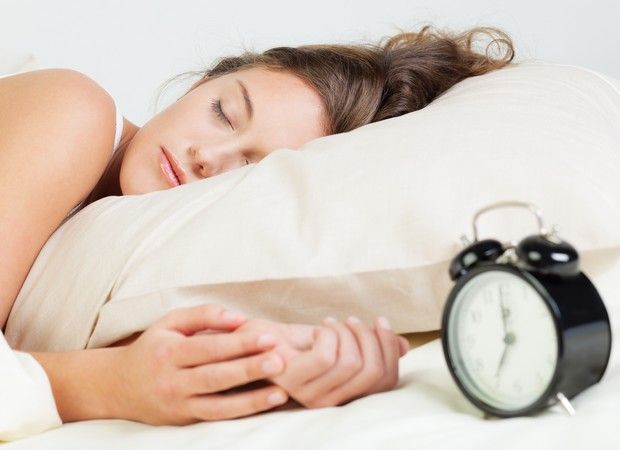 5 Τρόποι για να ομορφύνετε στον ύπνο σας