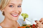 Εμμηνόπαυση: Συμβουλές διατροφής για να διατηρήσετε τα κιλά σας