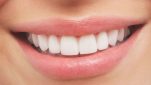10 φυσικοί τρόποι να αφαιρέσεις την πλάκα από τα δόντια σου