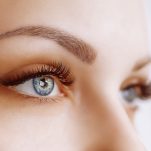 Μαύροι κύκλοι κάτω από τα μάτια: Εξαφάνισέ τους ΧΩΡΙΣ μακιγιάζ