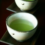 Πράσινο τσάι για σημάδια ακμής, ρυτίδες ματιών, καθαρό πρόσωπο με λεία επιδερμίδα.