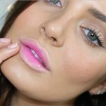 Ombre lips: Δείτε πως θα δημιουργήσετε το πιο εντυπωσιακό καλοκαιρινό look  (video)