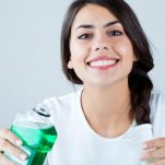 Τα βήματα για τέλεια στοματική υγεία (και πώς θα κάνεις σωστό βούρτσισμα των δοντιών)