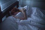 Βρείτε τη σωστή στάση ύπνου για να μειώσετε τον πόνο στις αρθρώσεις σας.