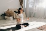 Πώς θα ξεκινήσετε yoga στο σπίτι