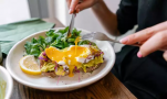 Οι top 5 τροφές στο πρωινό για απώλεια σπλαχνικού λίπους μετά τα 50, σύμφωνα με διαιτολόγους