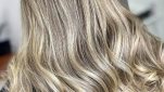10 φυσικοί και οικολογικοί τρόποι για την κάλυψη των γκρίζων μαλλιών