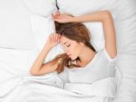 Ρυτίδες ύπνου: Οι πιο σημαντικοί τρόποι για να τις αποφύγουμε