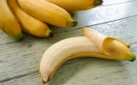 Μπανάνα: Πότε έχει τα περισσότερα αντικαρκινικά οφέλη + Έξυπνα γιατροσόφια με… μπανανόφλουδες