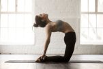 Ustrasana: Η στάση της yoga που ανακουφίζει τον πόνο στην μέση