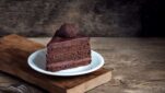 Πετρετζίκης: Πανεύκολη συνταγή για σοκολατόπιτα χωρίς ζάχαρη, με 4 υλικά – Ετοιμη σε 15 λεπτά