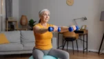 Ασκήσεις ενδυνάμωσης: 5 λόγοι που είναι η καλύτερη γυμναστική για τις γυναίκες στην περιεμμηνόπαυση