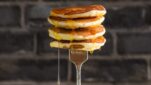 Φανταστικές τηγανίτες με μέλι, χωρίς αυγά – Ιδανικές για πρωινό, έτοιμες σε 10 λεπτά