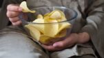 Τι να φάω αντί για πατατάκια; 4 υγιεινές εναλλακτικές επιλογές