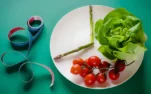 Τρεις διατροφικές συνήθειες για γρήγορη απώλεια βάρους μετά τα 50