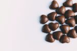Συνταγή: Φθινοπωρινά σοκολατάκια μαρμελάδας χωρίς ζάχαρη – Με δύο υλικά