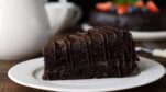 Συνταγή: Κέικ-πάστα σοκολάτας της τεμπέλας – Χωρίς ζάχαρη, με 3 μόνο υλικά