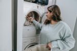 Το κουμπί στο πλυντήριο που γνωρίζουν ελάχιστοι, για να μυρίζουν φρεσκάδα τα ρούχα μας