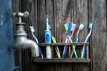 5 τρόποι να καθαρίσεις την οδοντόβουρτσά σου