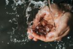 Γιατί πρέπει να πλένουμε τα χέρια μας με κρύο νερό;