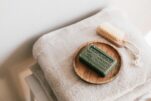 Πράσινο σαπούνι: Δείτε τις απίστευτες χρήσεις που έχει στην καθαριότητα του σπιτιού