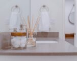 Το απλό κόλπο καθαρισμού για να έχει το μπάνιο σας άρωμα φρεσκάδας για εβδομάδες