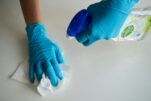 Οι επαγγελματίες καθαρισμού απαντούν: 5 καθαριστικά προϊόντα που δεν χρειάζεστε